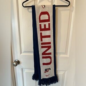 Nike knit scarf. Printed with United States and USA hockey emblem.